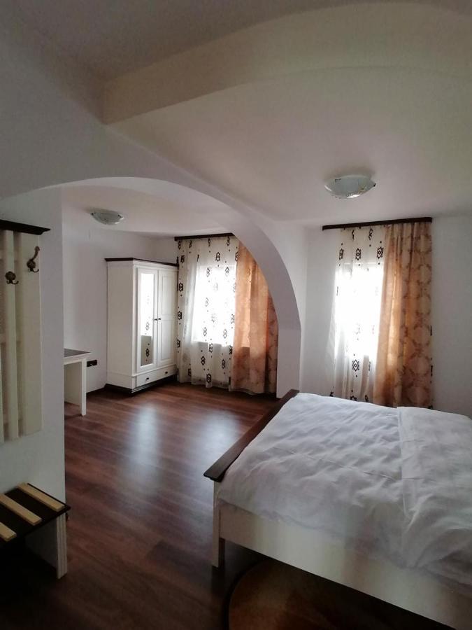 Casa Poenaru Hotel Câmpulung Moldovenesc Buitenkant foto