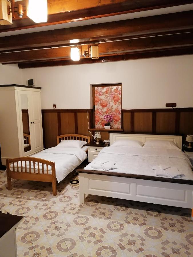 Casa Poenaru Hotel Câmpulung Moldovenesc Buitenkant foto