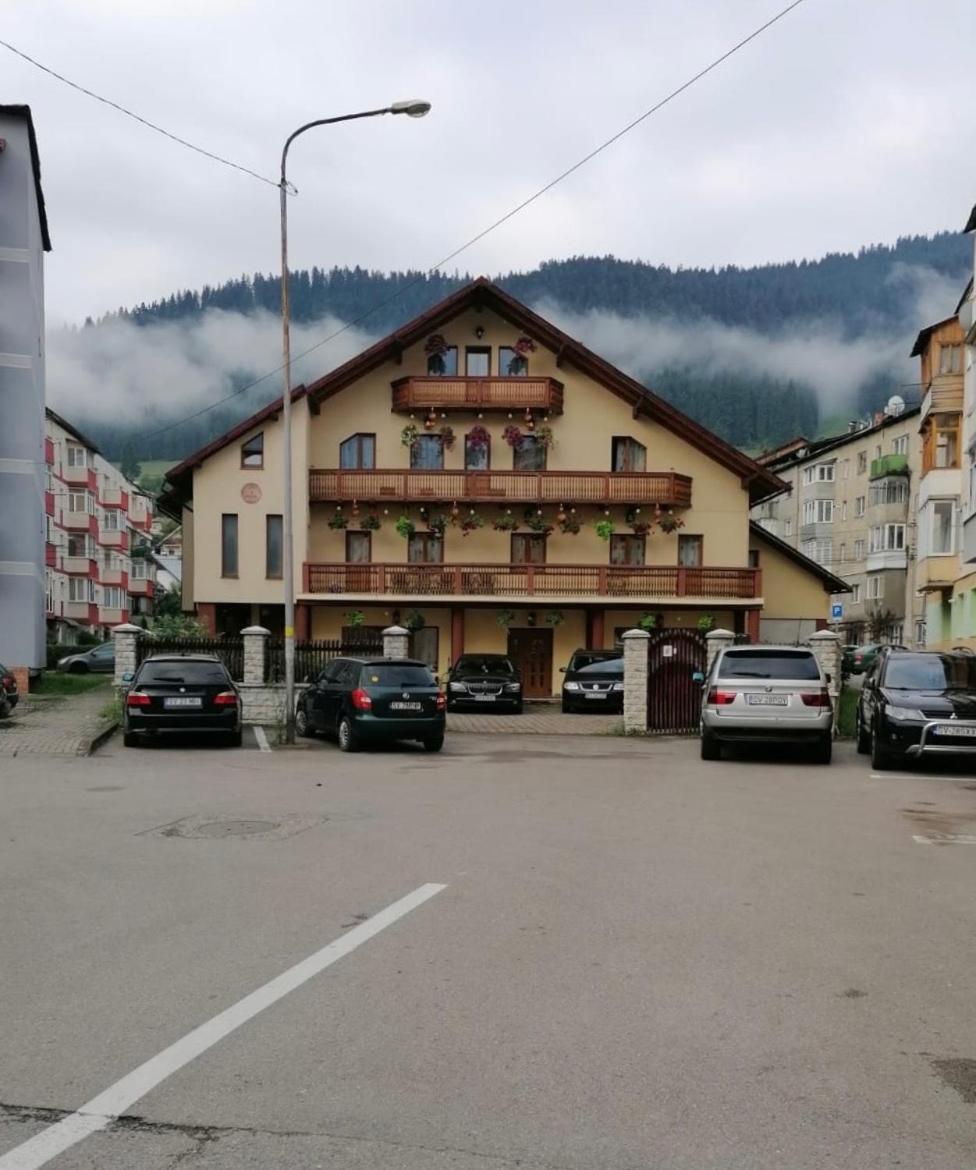 Casa Poenaru Hotel Câmpulung Moldovenesc Buitenkant foto