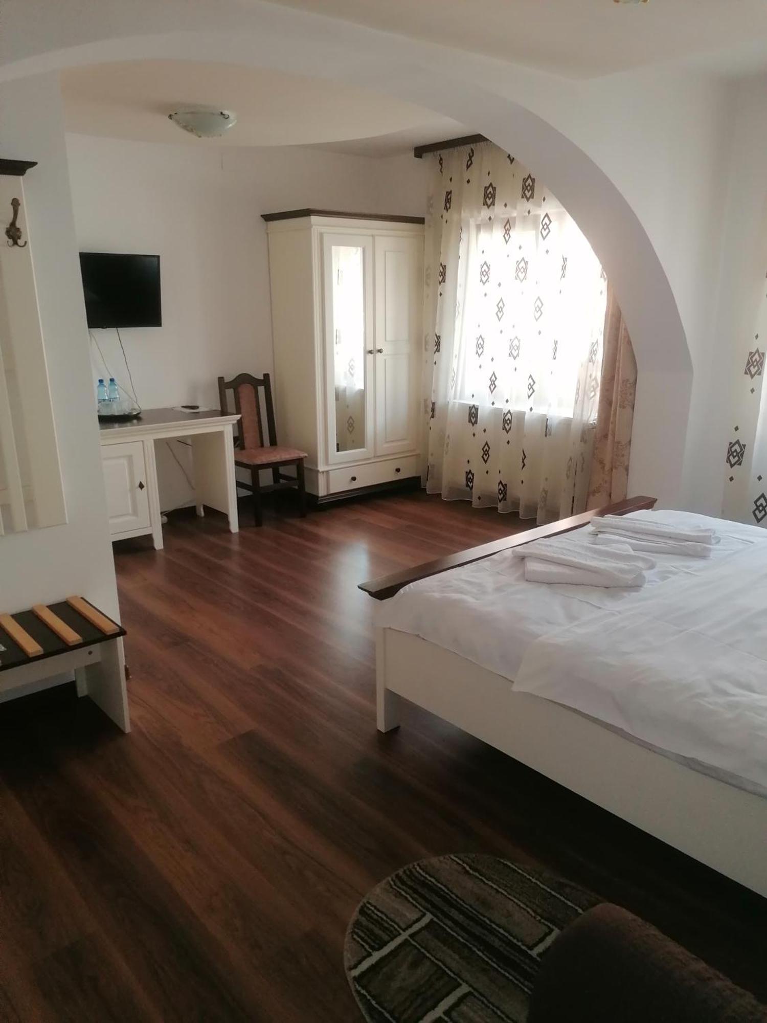 Casa Poenaru Hotel Câmpulung Moldovenesc Buitenkant foto