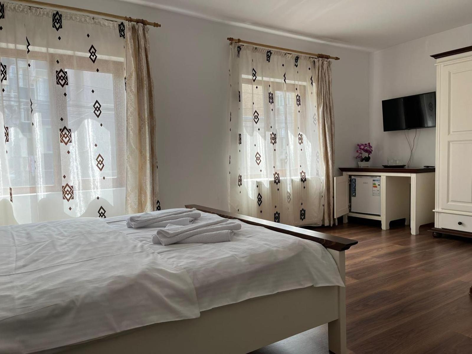 Casa Poenaru Hotel Câmpulung Moldovenesc Buitenkant foto